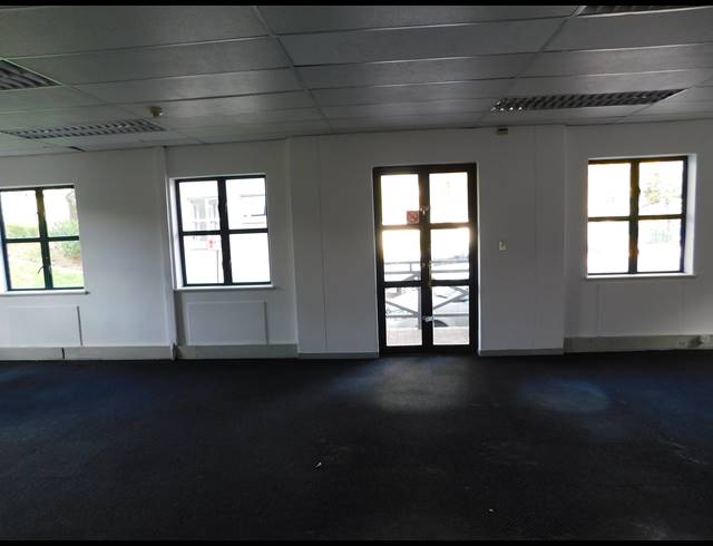 472M² OFFICE TO LET IN HYDE PARK